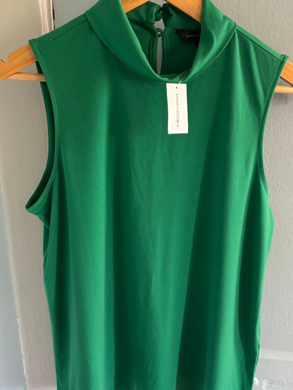 NWT Banana Republic Flowy Mock Neck Tank Top - Kelly Green (Size M)